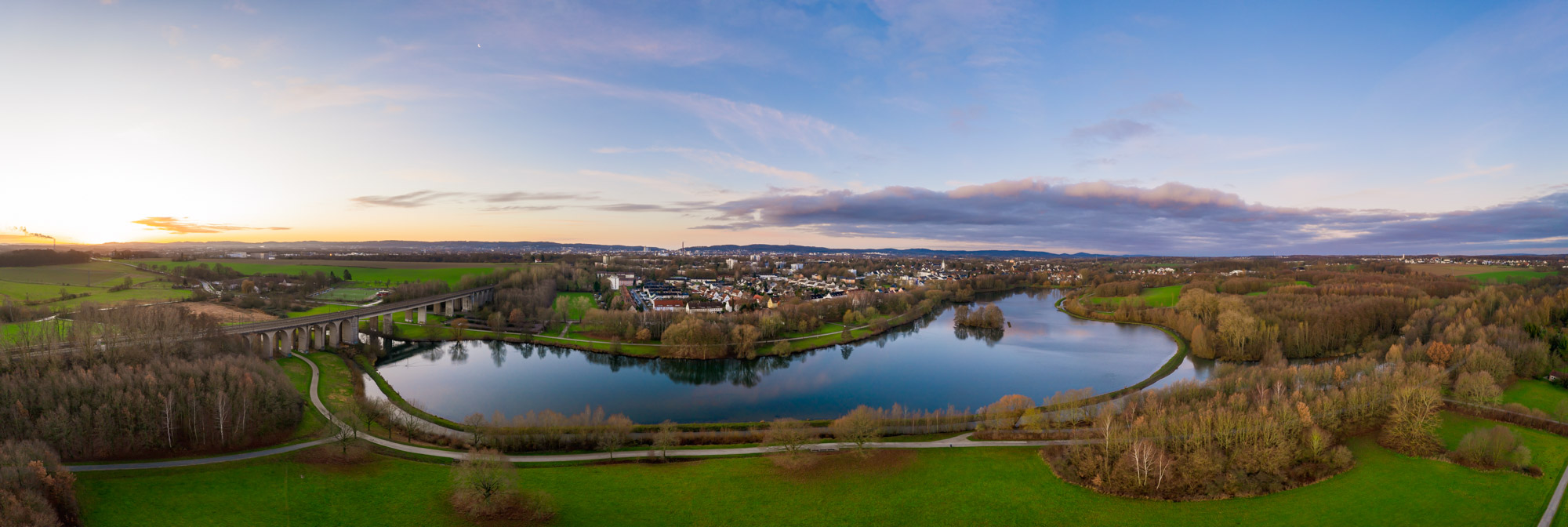 Lake 'Obersee' in late autumn (Bielefeld-Schildesche, Germany)