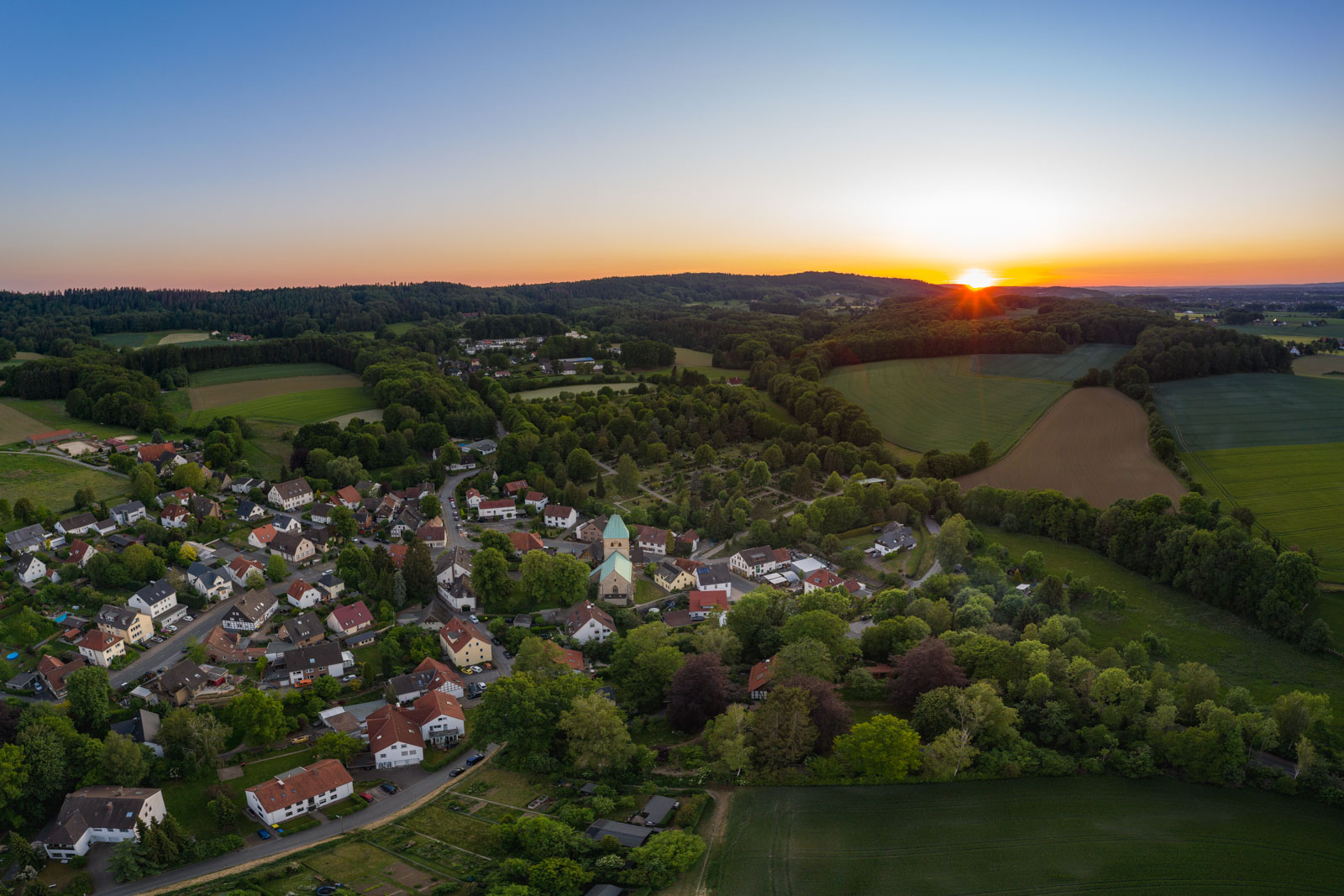Sunset above 'Kirchdornberg' (Bielefeld, Germany).