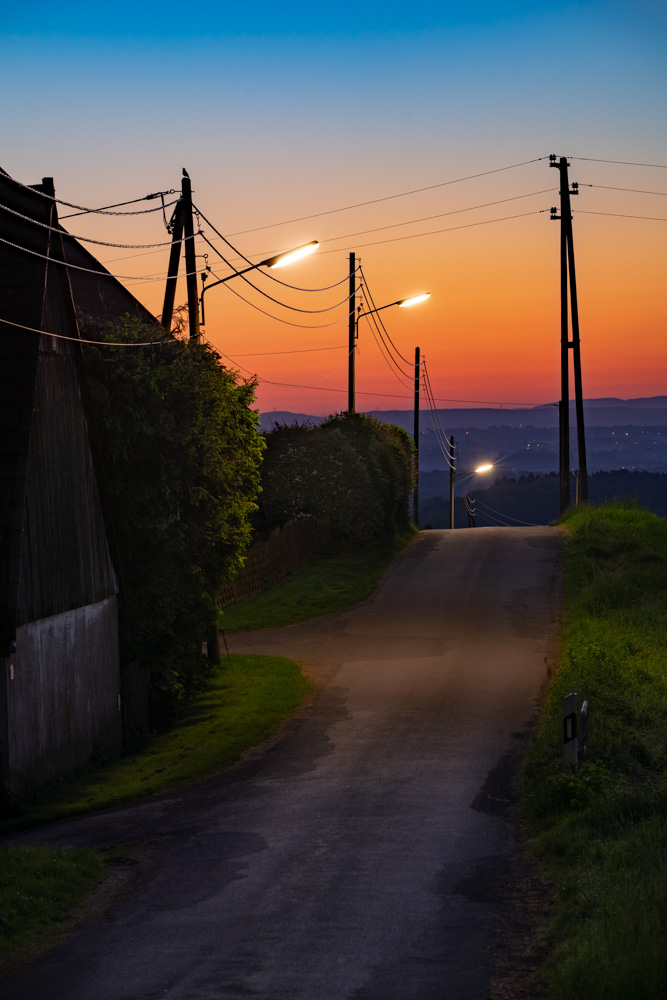 Dawn on a country road near Kirchdornberg (Bielefeld).