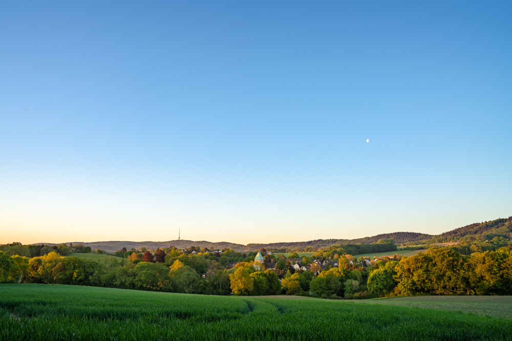 Kirchdornberg in the fields at 6 am (Bielefeld).