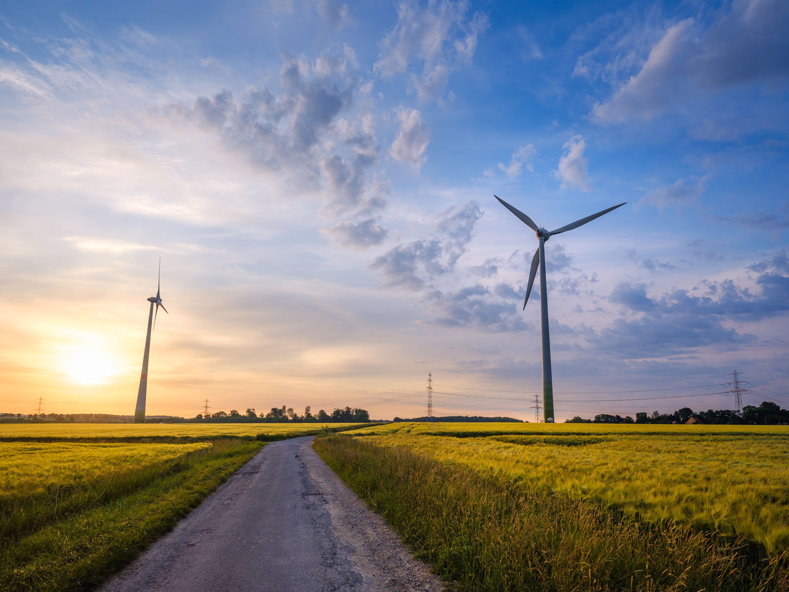 Wind turbines in 'Brönninghausen' on a morning in June 2020 (Bielefeld, Germany).