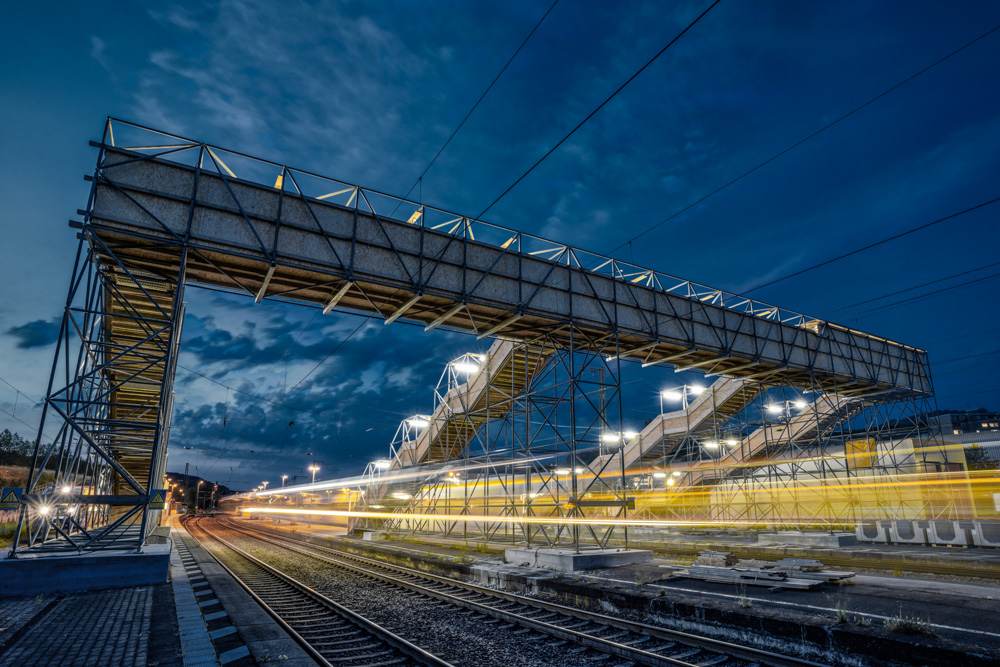 Passing trains at Brackwede railway station