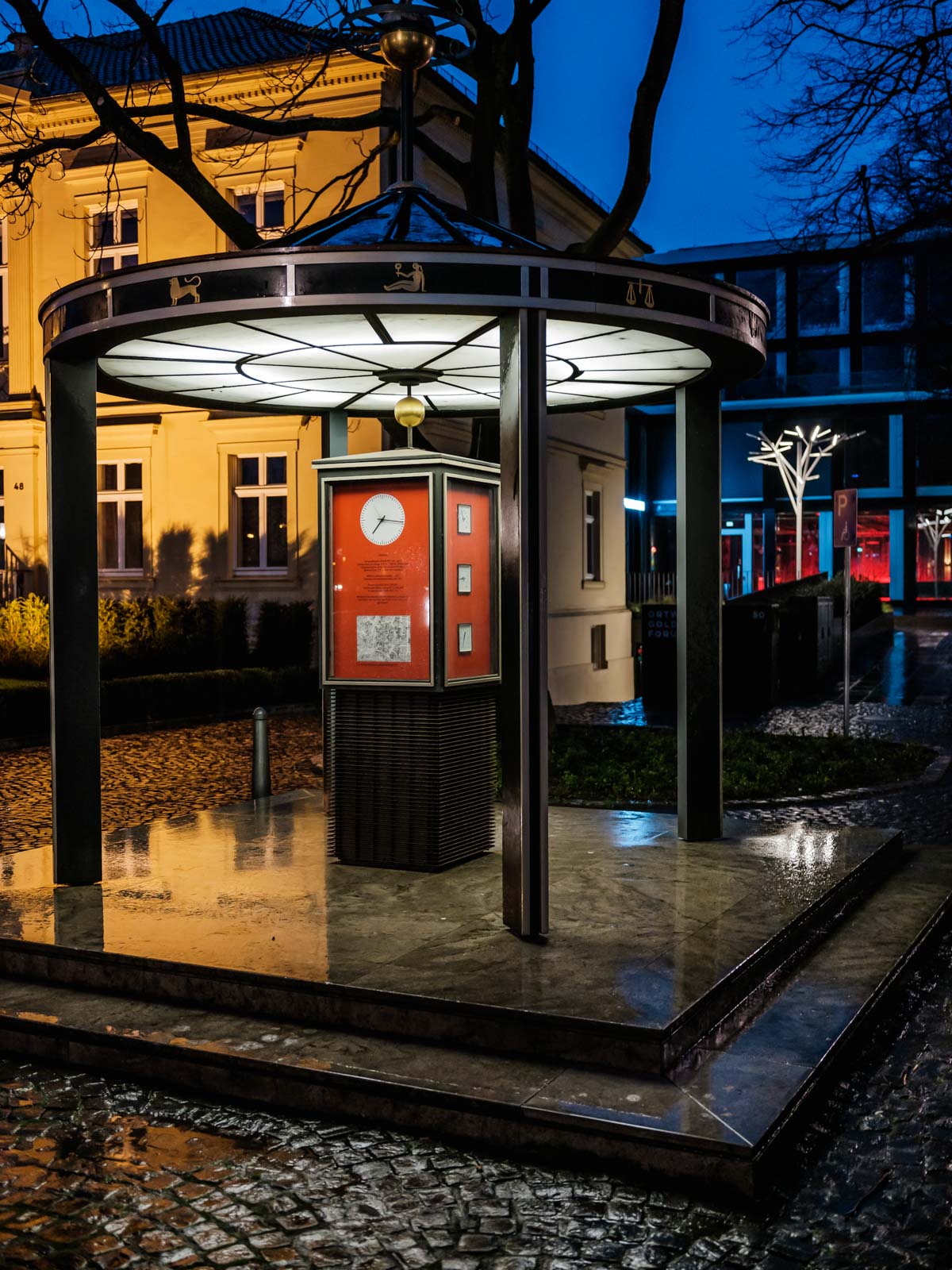 Weather station at 'Obernstraße' on a rainy morning (Bielefeld, Germany).