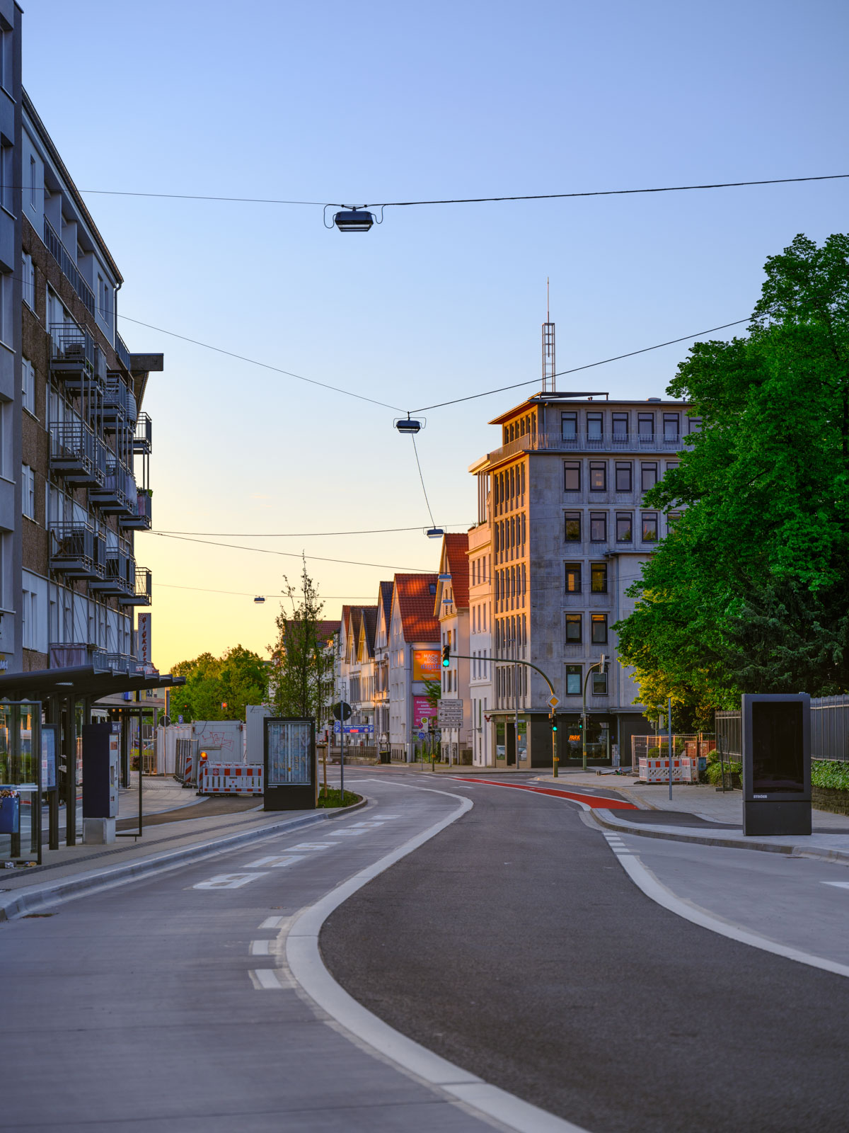 Dawn at the 'Friedrich-Verleger-Straße' in May 2021 (Bielefeld, Germany).