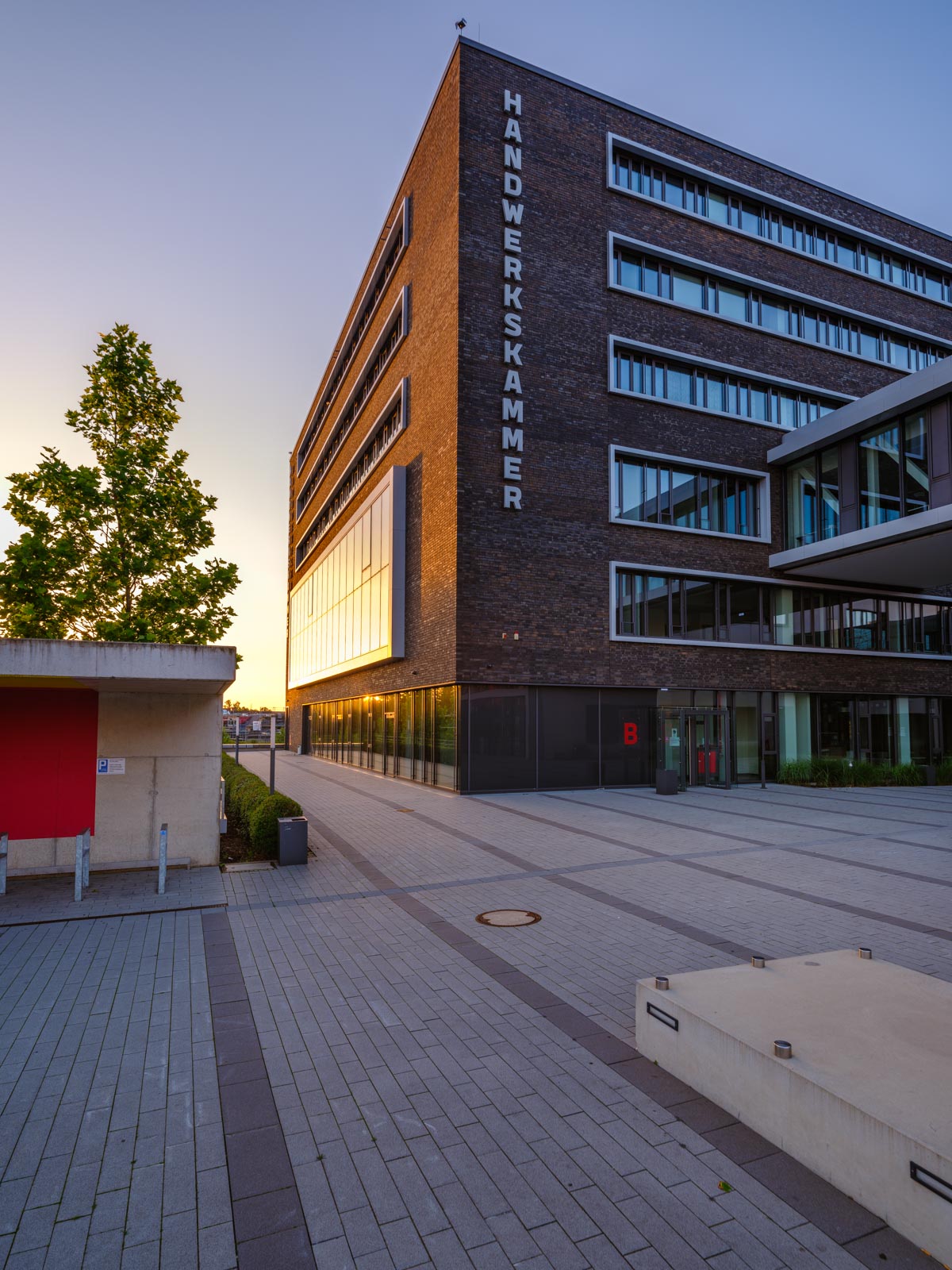 Building of the 'Campus Handwerk' at dusk in July 2021 (Bielefeld, Germany).