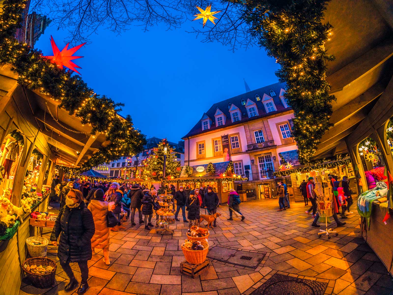 Christmas market at the 'Alter Markt' in December 2021 (Bielefeld, Germany).