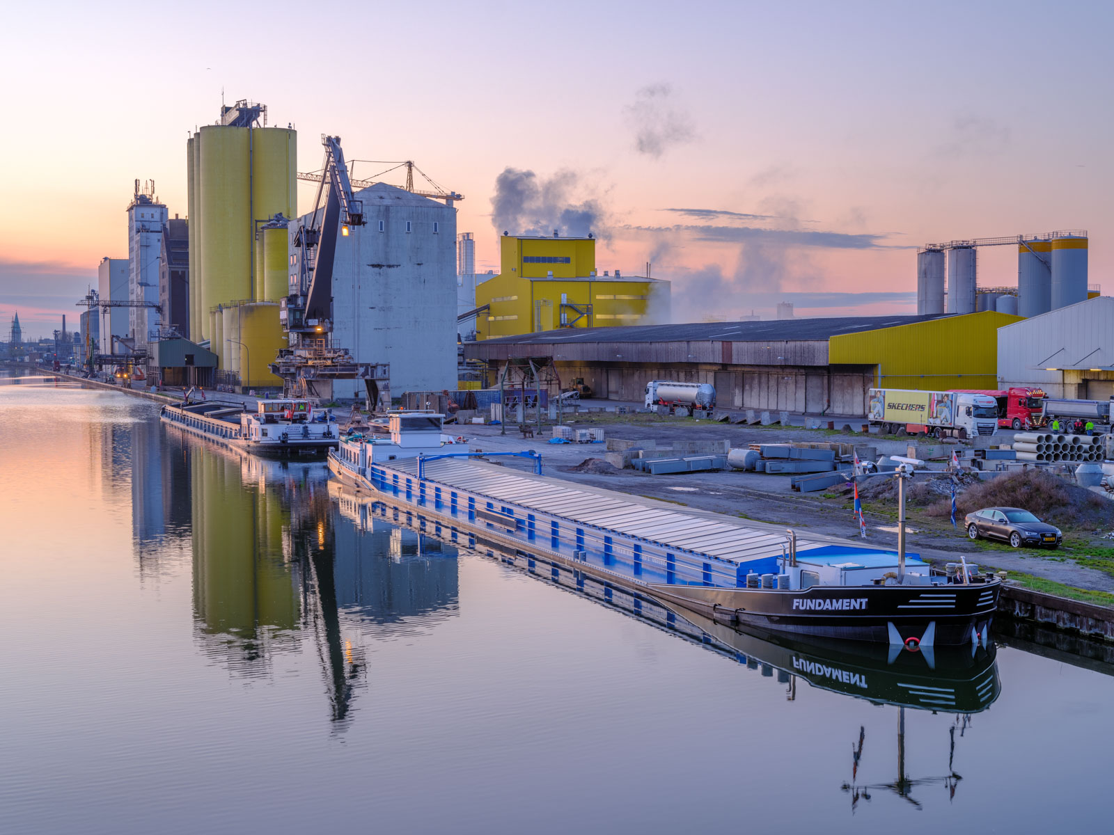 North harbour and oil mill on the Datteln-Hamm Canal in April 2021 (Hamm, Germany).