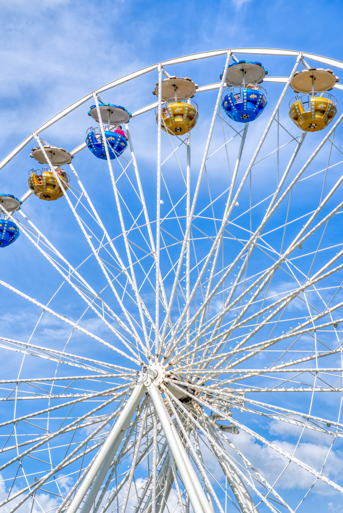 Ferris wheel in the clouds at Leinewebermarkt